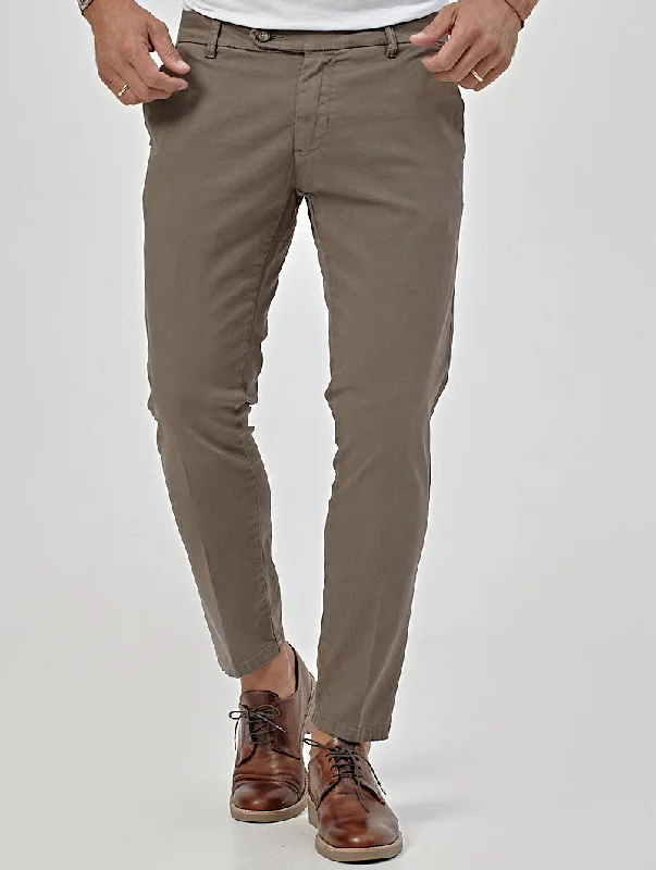 GABARDIN CASUAL PANTS IN MUD