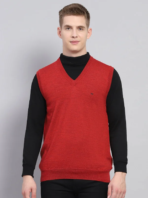 Men Maroon Solid V Neck Sleeveless Sweater