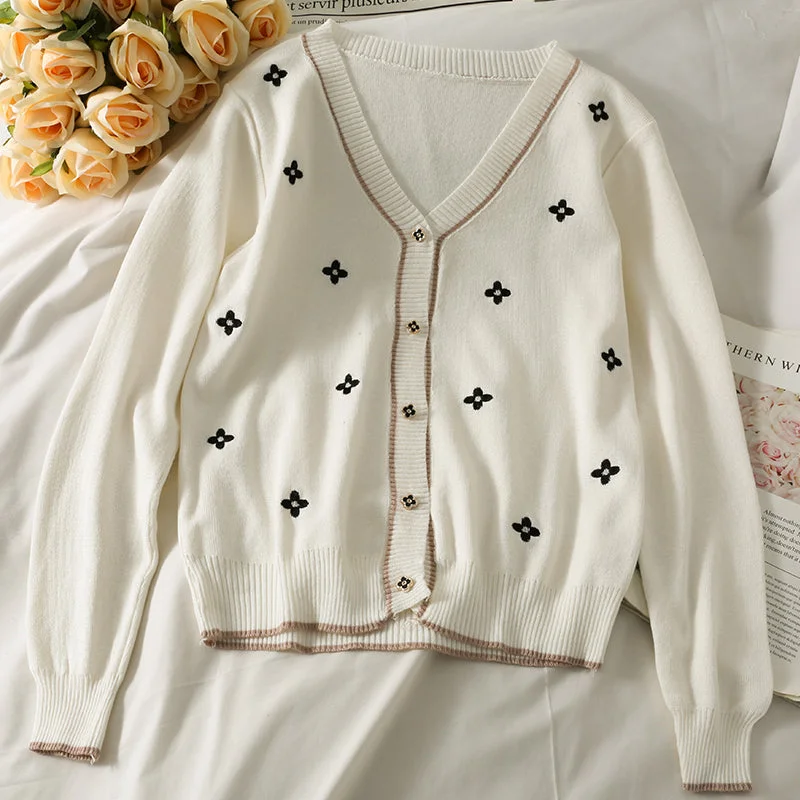 Daily Specials Hong Kong Vintage single breasted embroidered loose and thin sweater  1843
