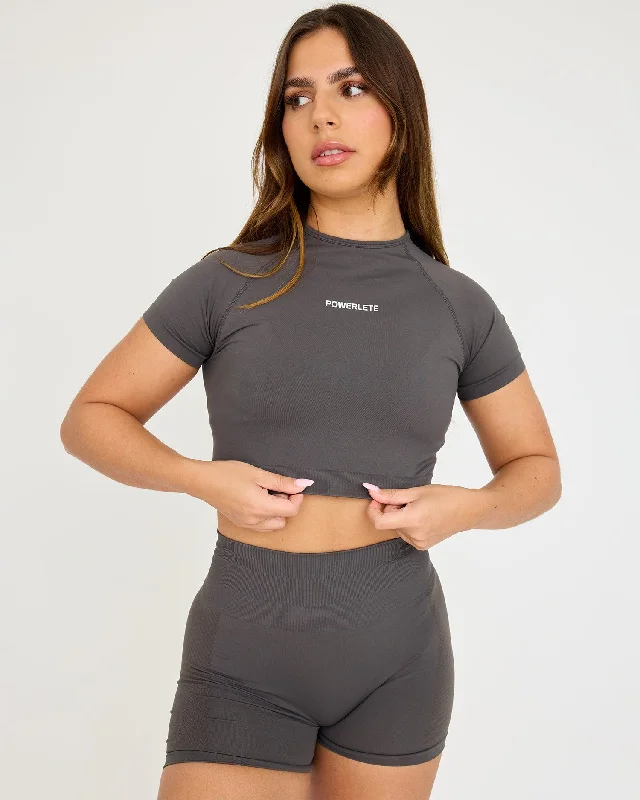 Weekend Offers That Tempt Evolve Seamless SS Crop Top
