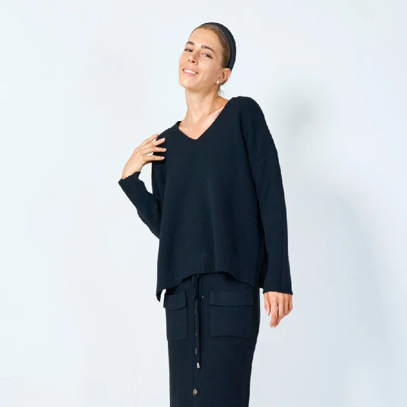 Celebrate the Weekend with Discounts Cozy V-neck knit sweater wholesale