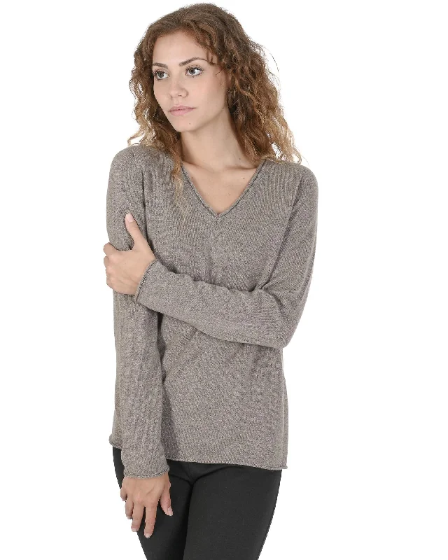 Unmissable Offer Crown of Edinburgh Cashmere Women's Premium Cashmere V-Neck Sweater in Taupe - 40 EU Unmissable Offer Crown of Edinburgh Cashmere Women's Premium Cashmere V-Neck Sweater in Taupe - 40 EU
