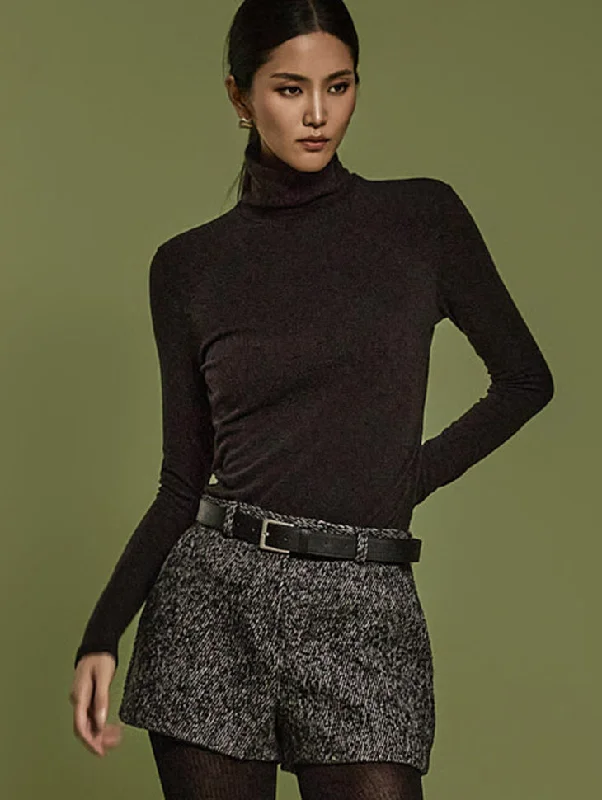 Deep Discounts E3587 Turtleneck Top